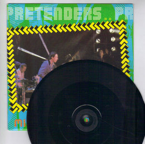 PRETENDERS, MIDDLE OF THE ROAD / WATCHING THE CLOTHES (mispress)